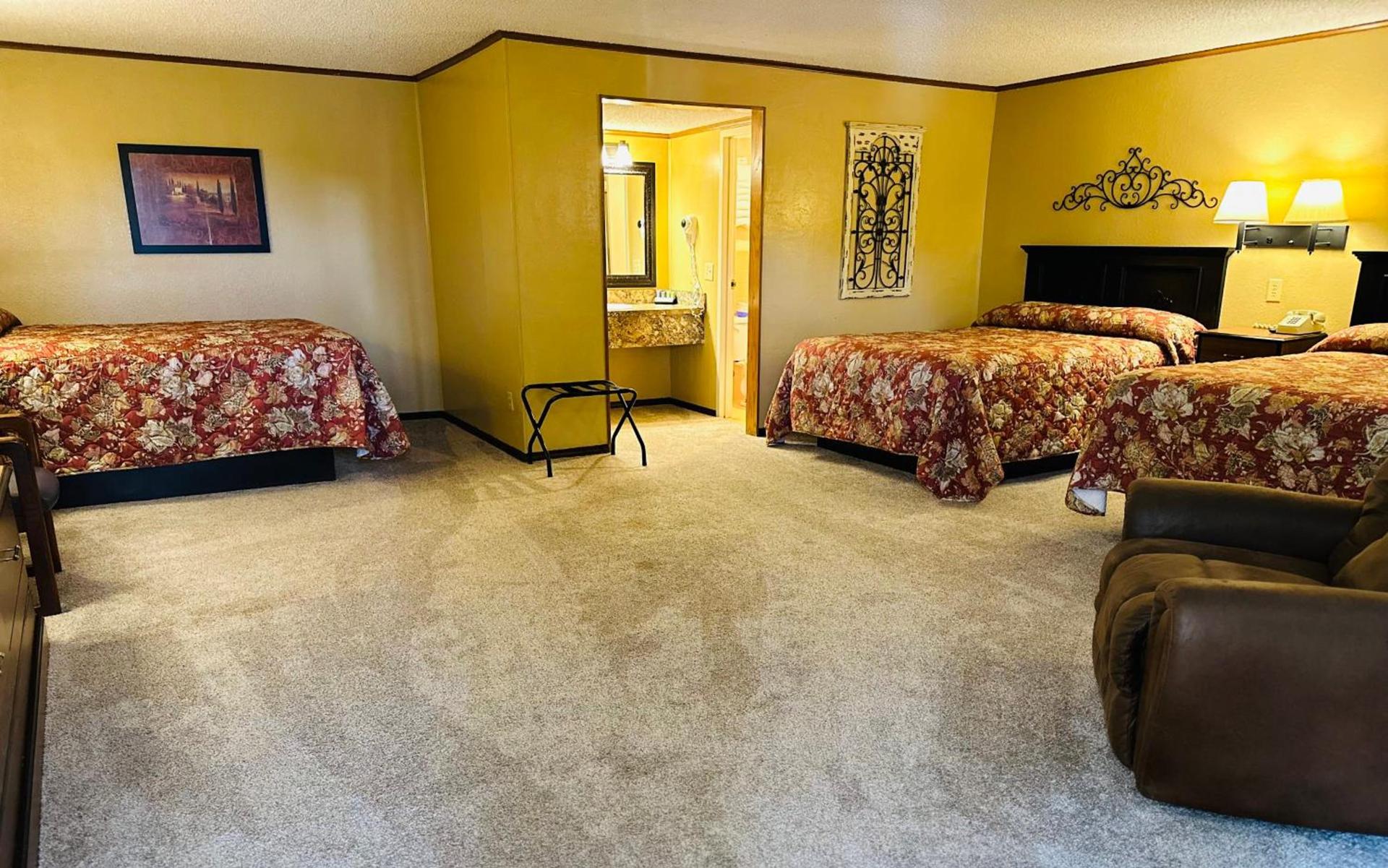 Interstate Inn photo 2