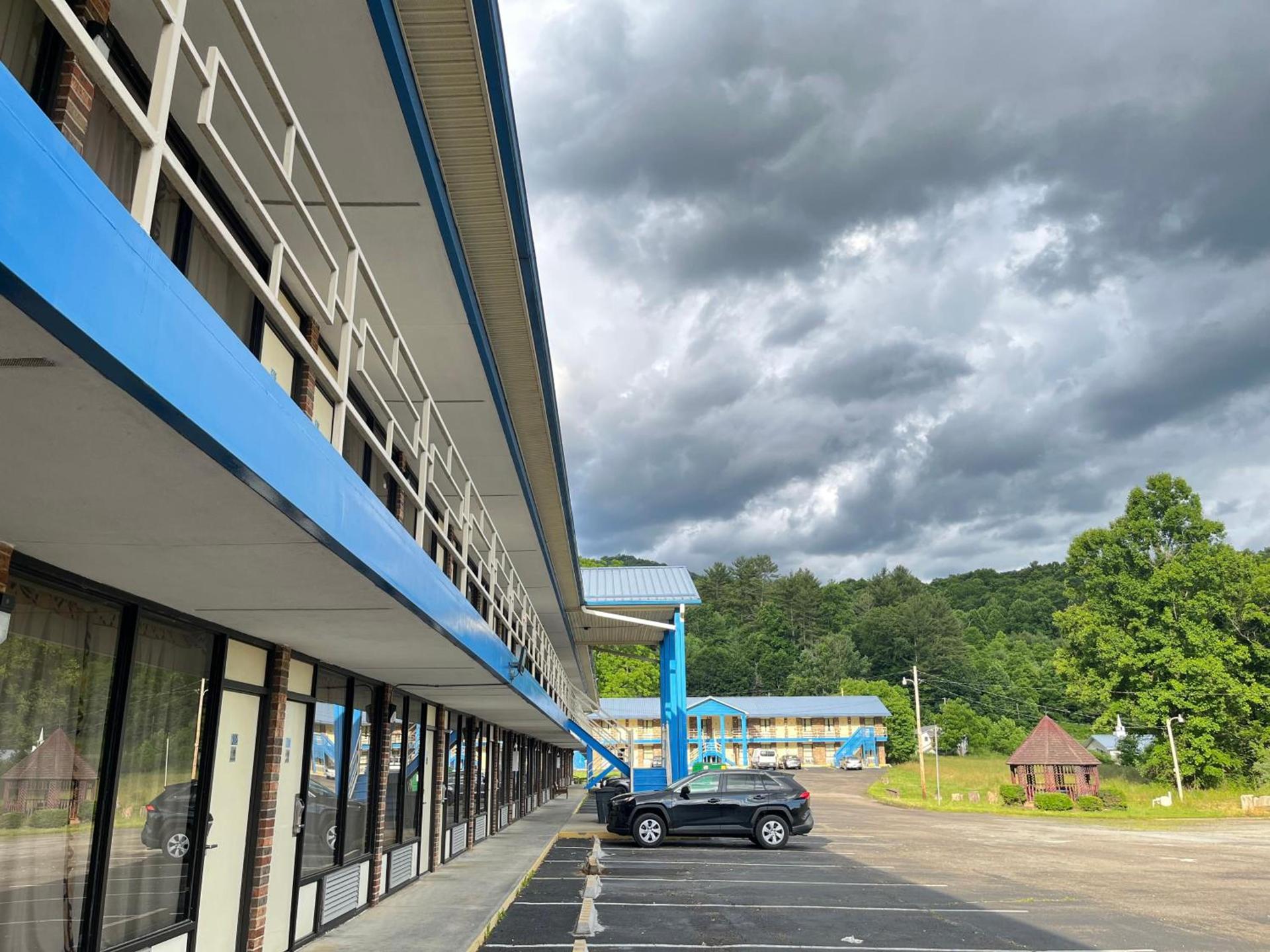 Mountain Empire Motel photo 1