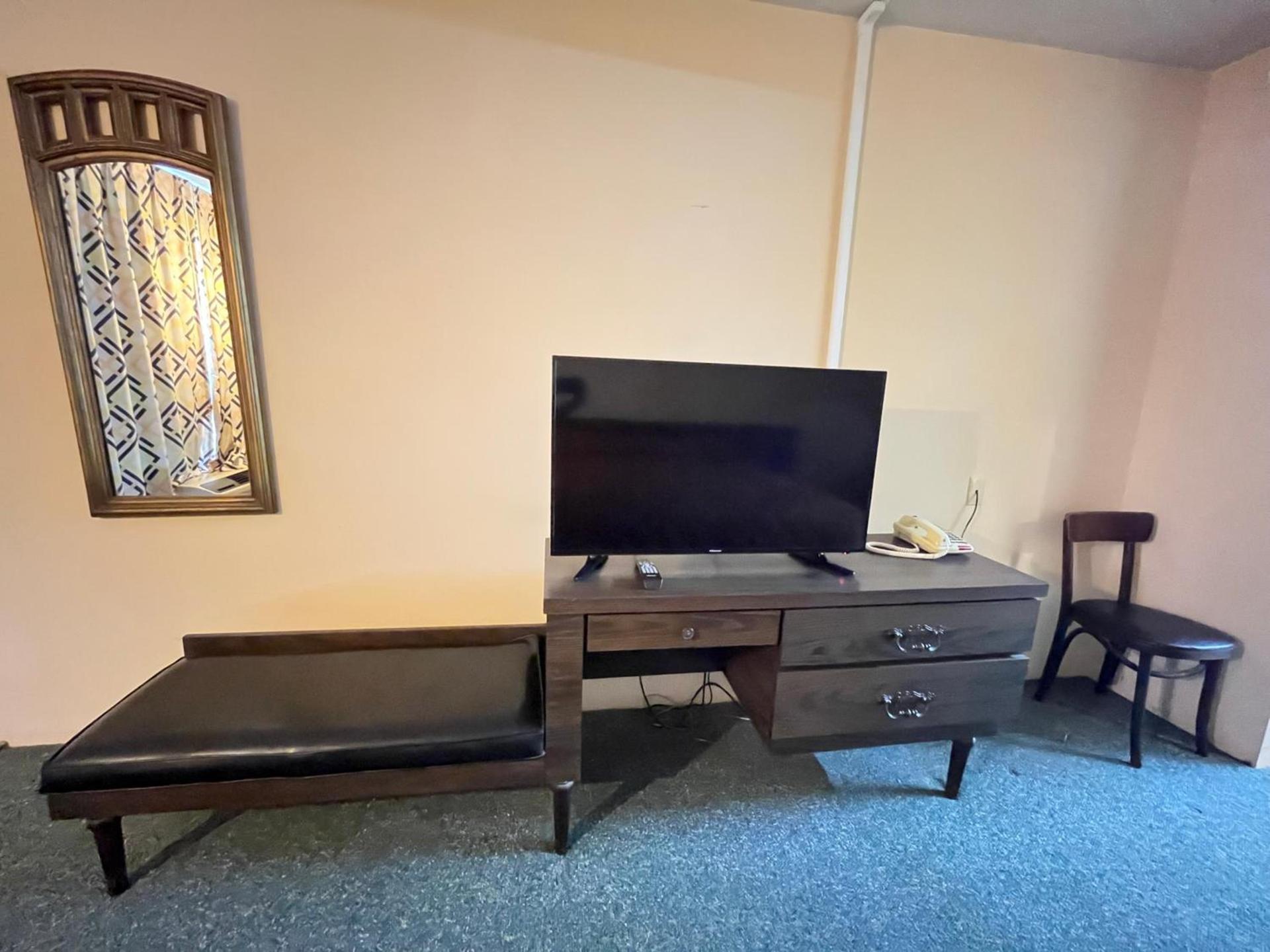 Mountain Empire Motel photo 5
