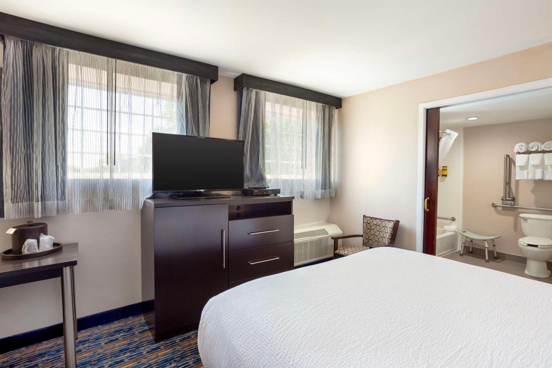 Best Western Plus Fairfield Hotel photo 11