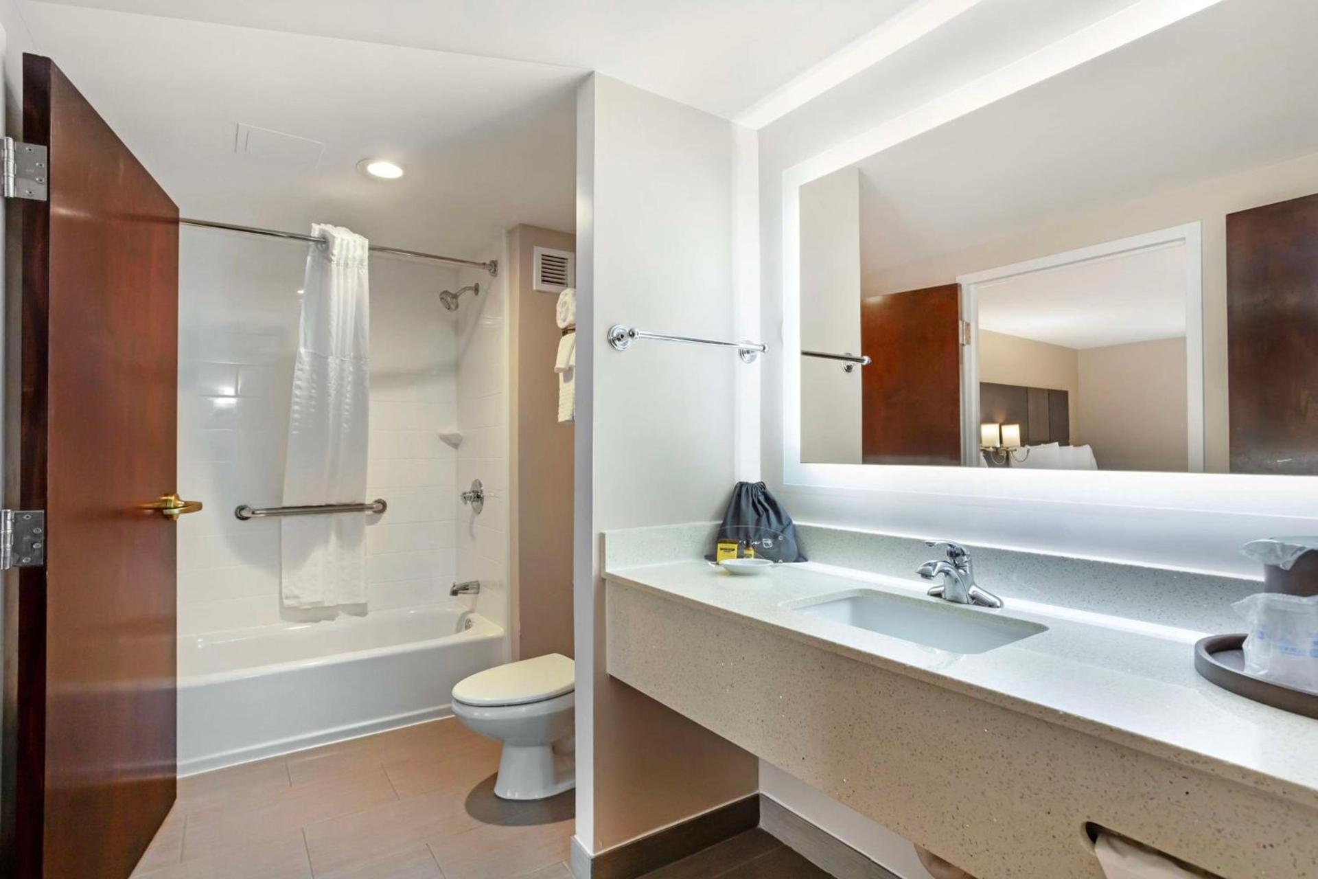Best Western Plus Fairfield Hotel photo 24