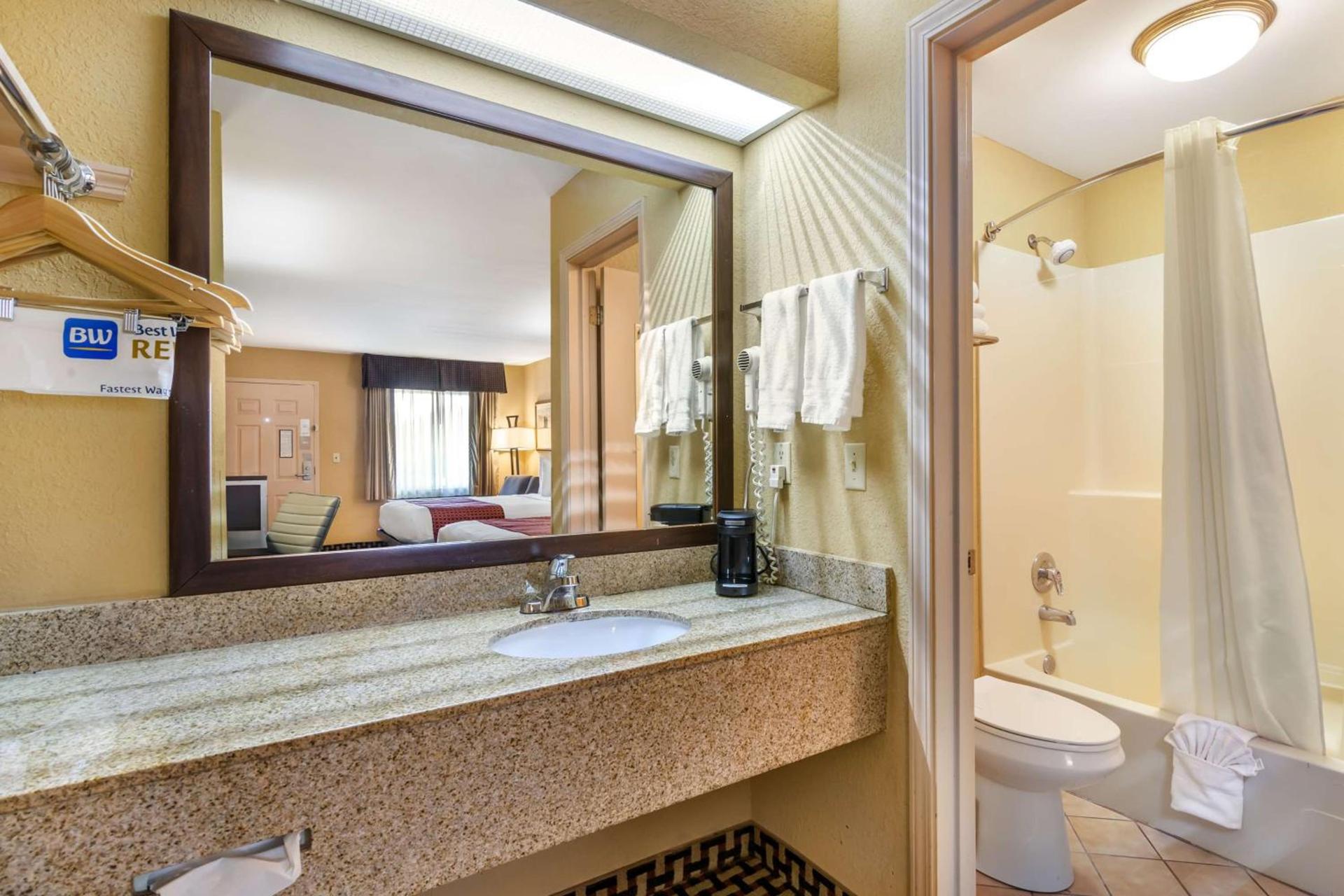Best Western Bradford Inn photo 22