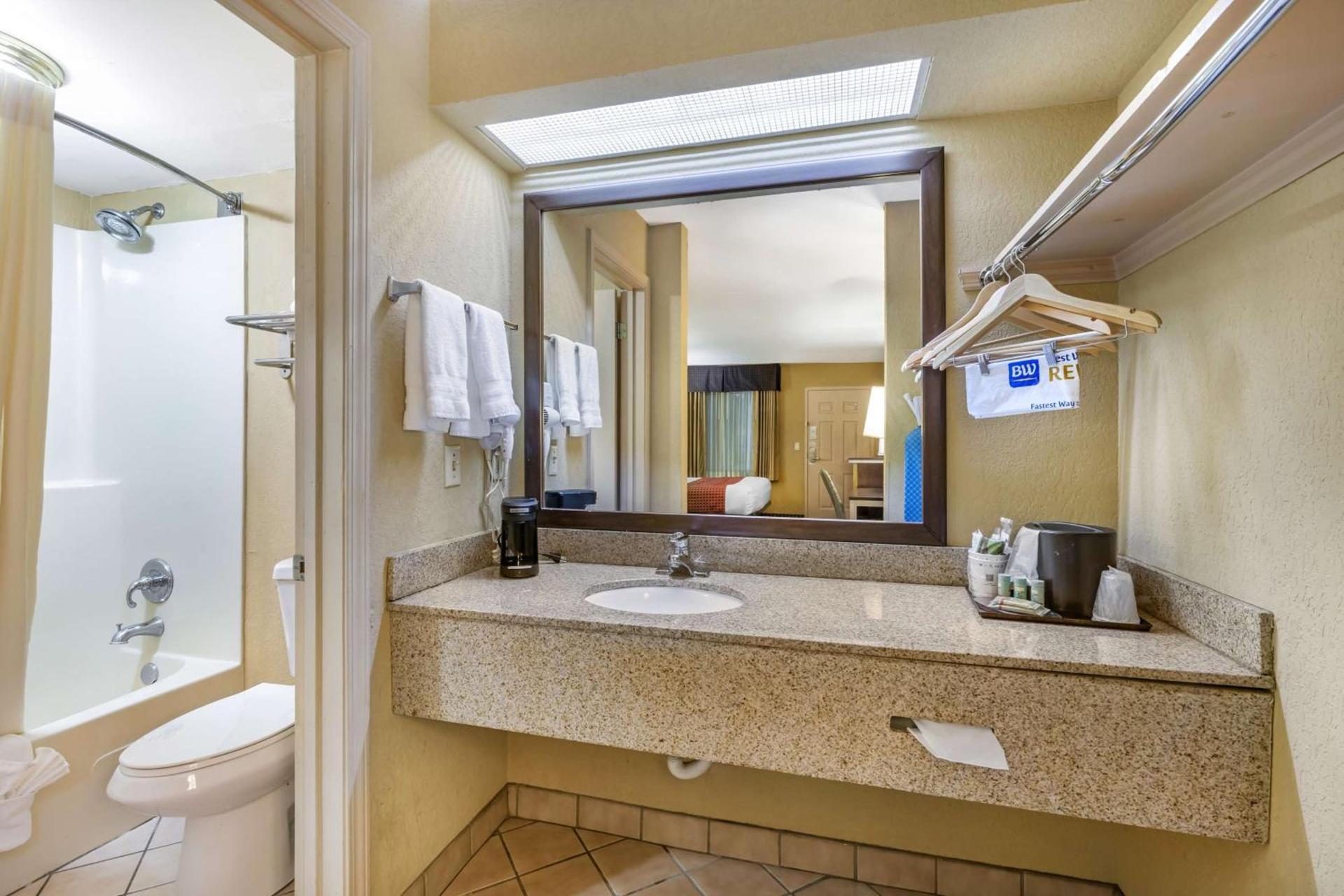 Best Western Bradford Inn photo 26