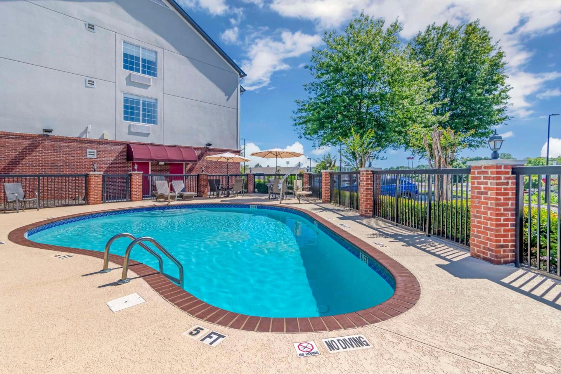 Best Western Plus Lake Lanier Gainesville Hotel & Suites photo 2