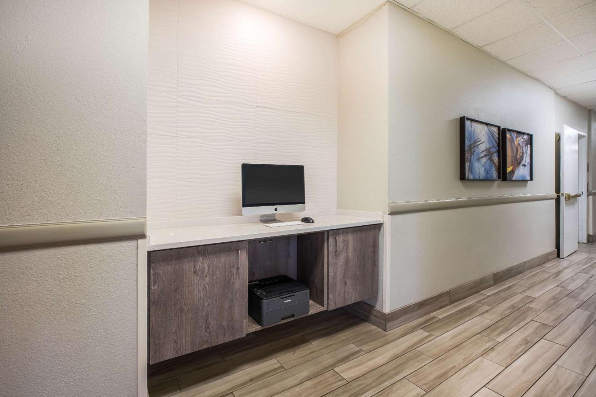 La Quinta by Wyndham Newport photo 6