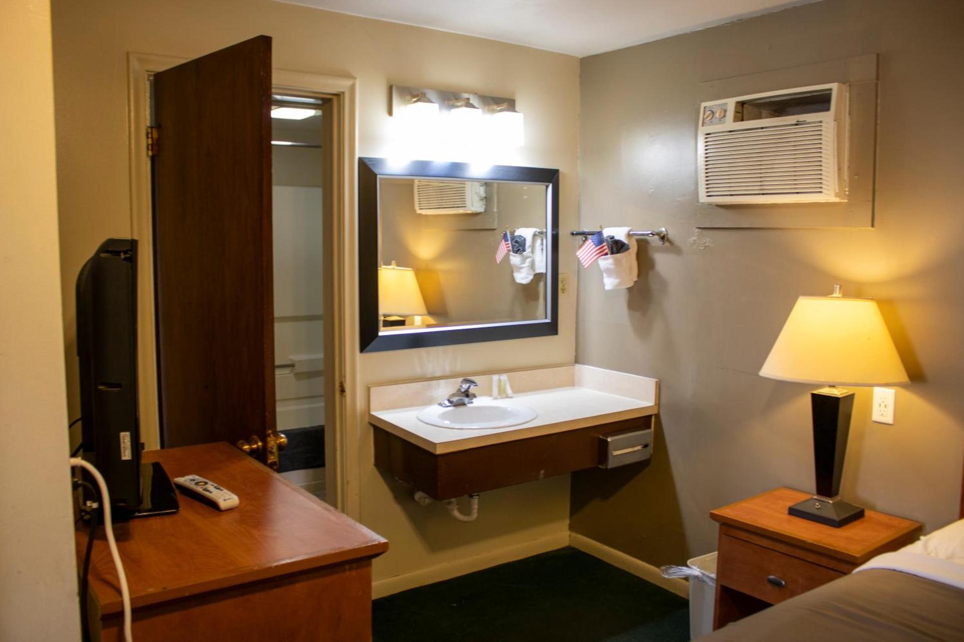Patriot Stay Motel photo 6