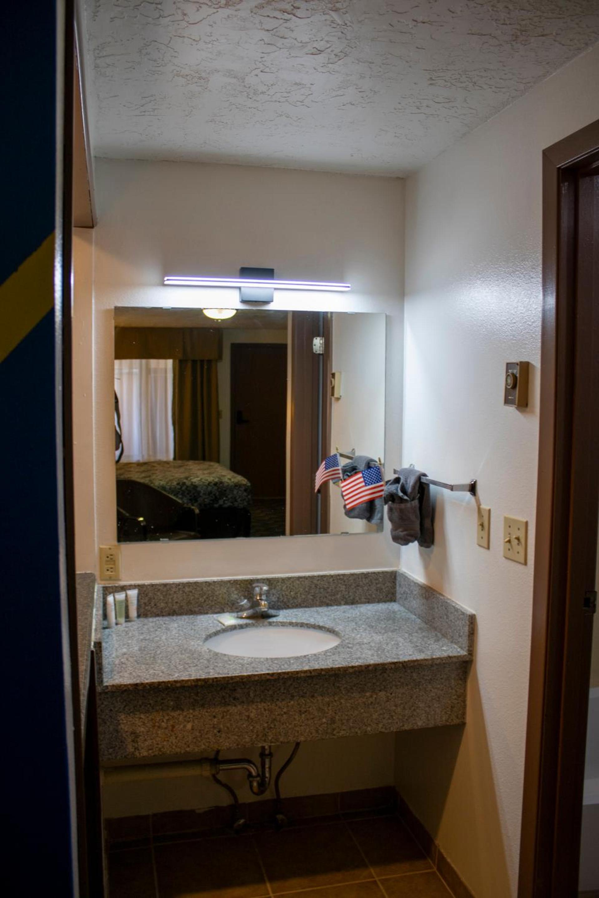 Patriot Stay Motel photo 14
