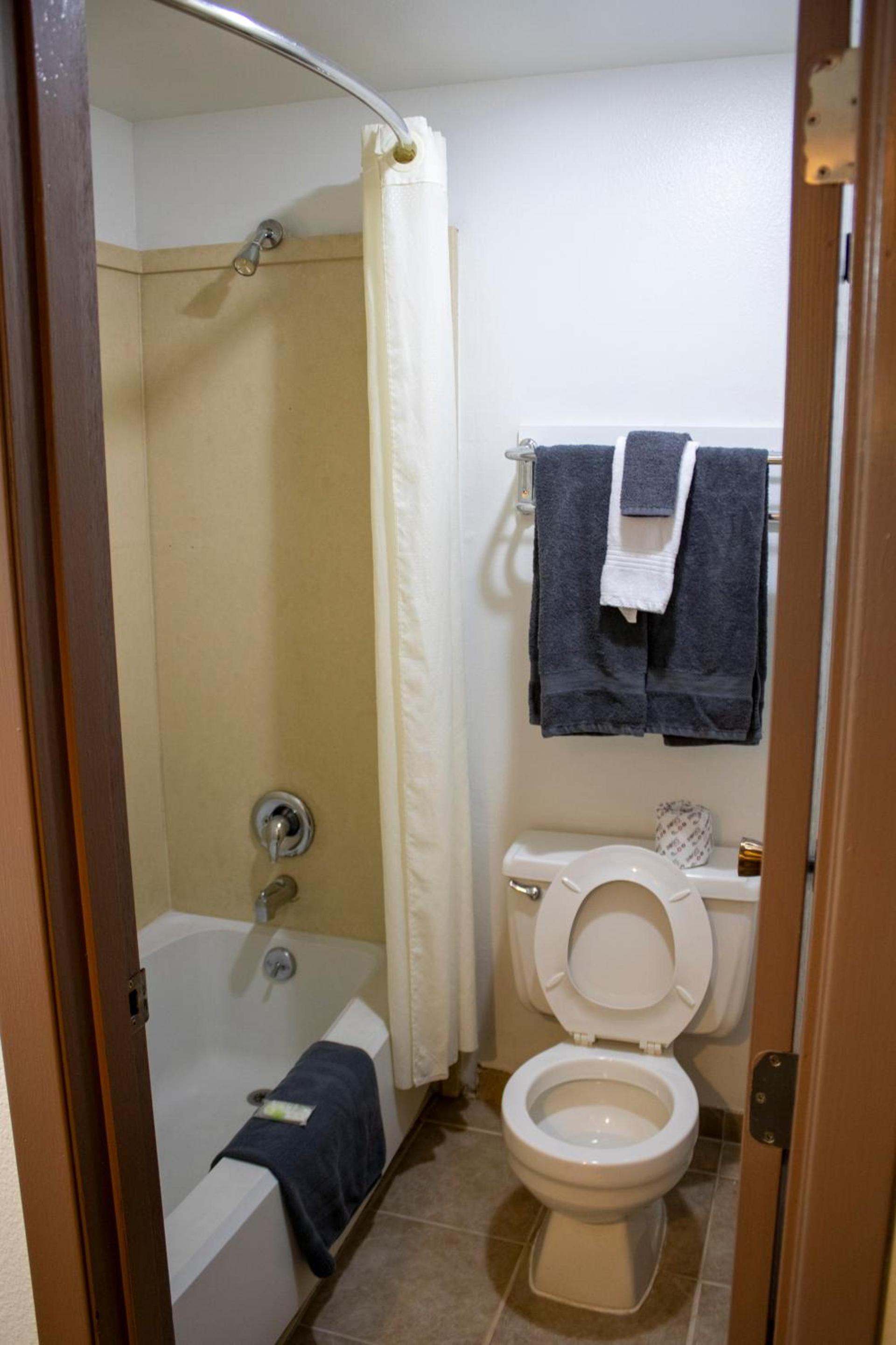 Patriot Stay Motel photo 11