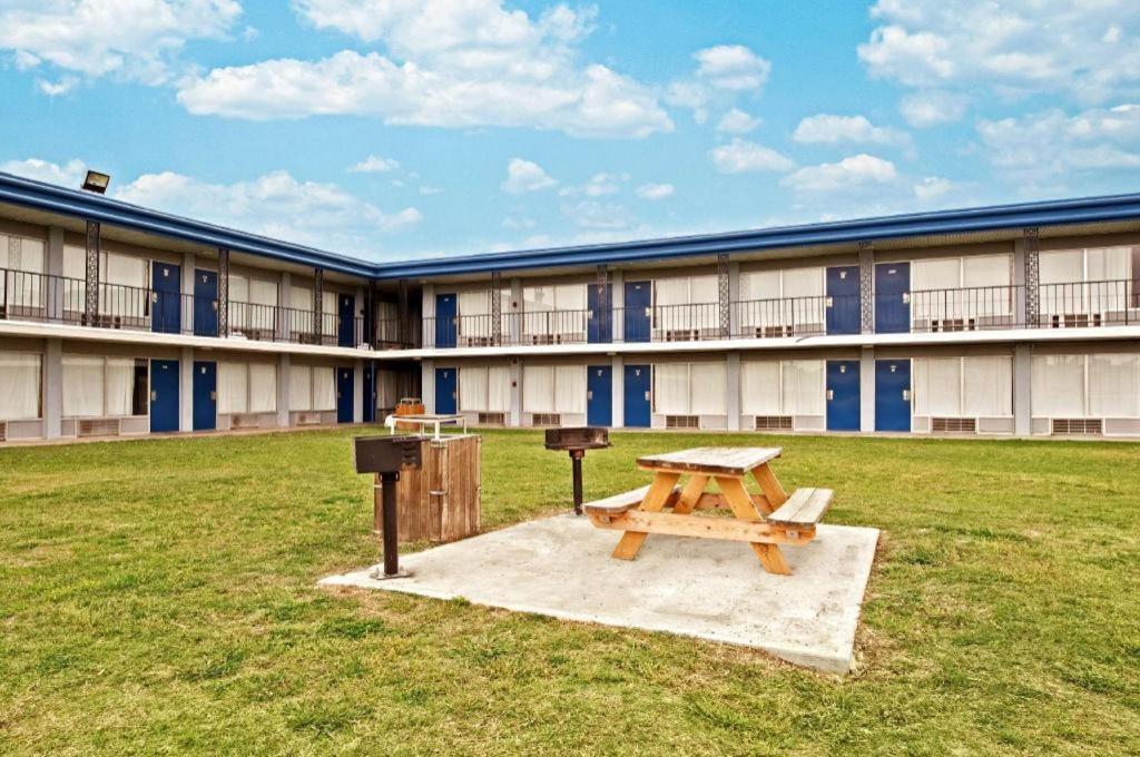 Americas Best Value Inn Garland Dallas photo 14