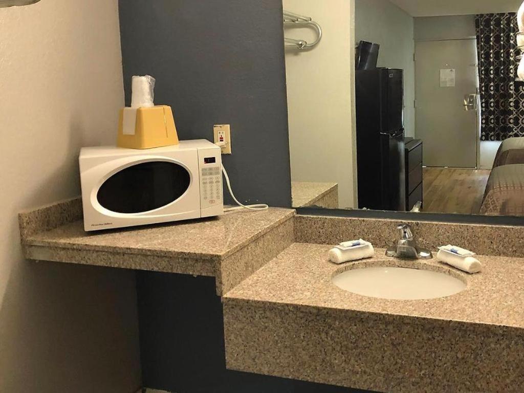Americas Best Value Inn Garland Dallas photo 6