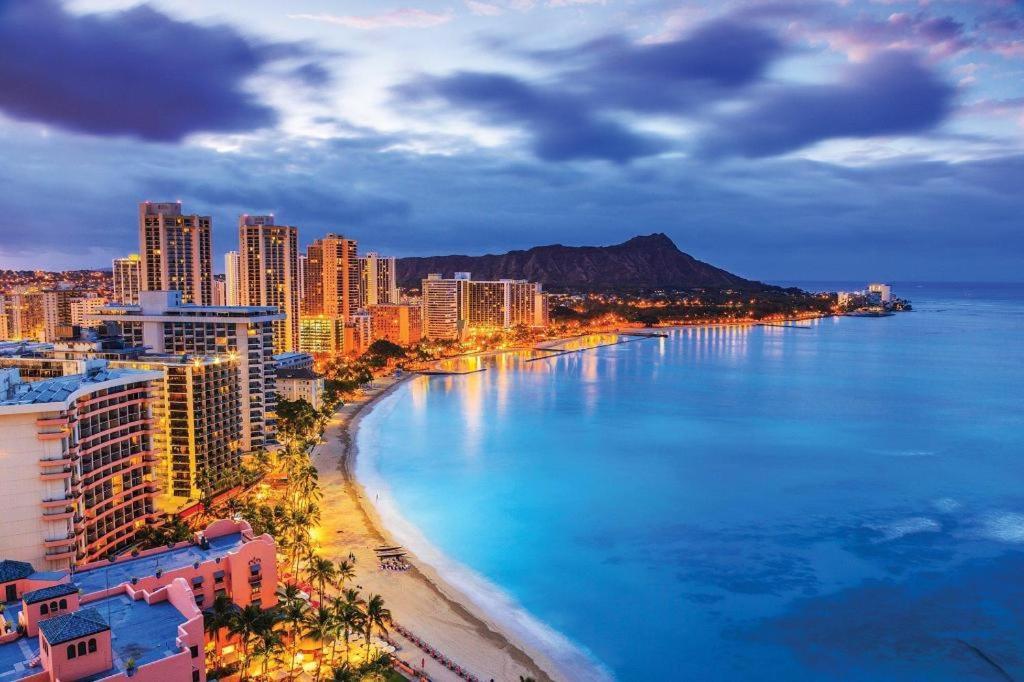 Wyndham Waikiki Beach Walk photo 1