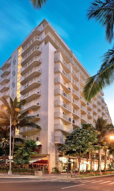 Wyndham Waikiki Beach Walk photo 6