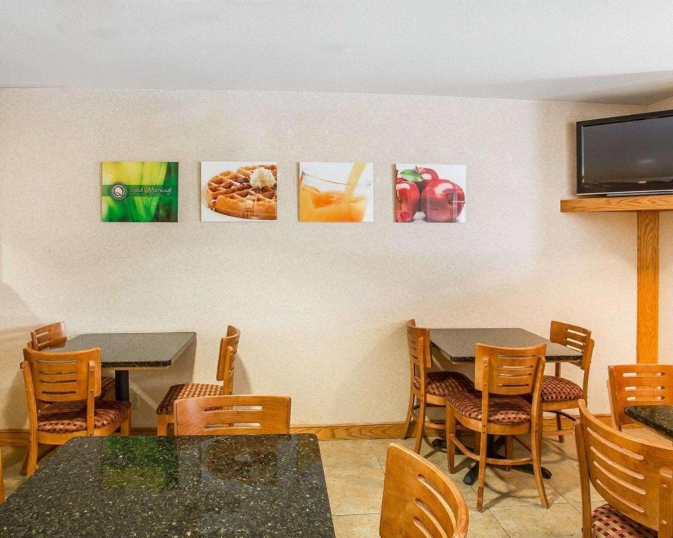 Quality Inn & Suites photo 3