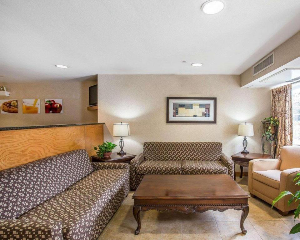 Quality Inn & Suites photo 6