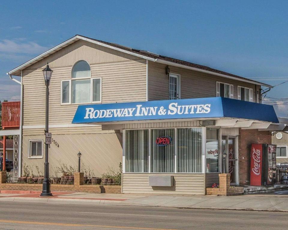 Rodeway Inn & Suites photo 2