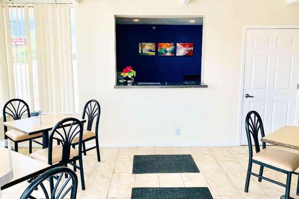 Rodeway Inn & Suites photo 6