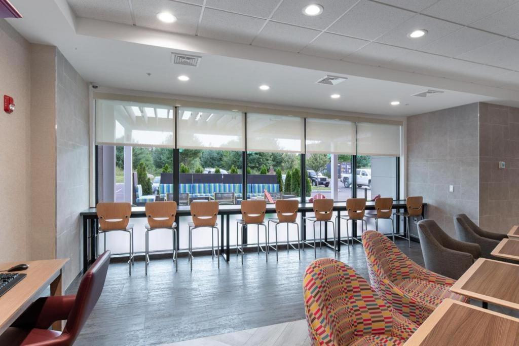 Home2 Suites Raynham/Taunton, MA photo 16