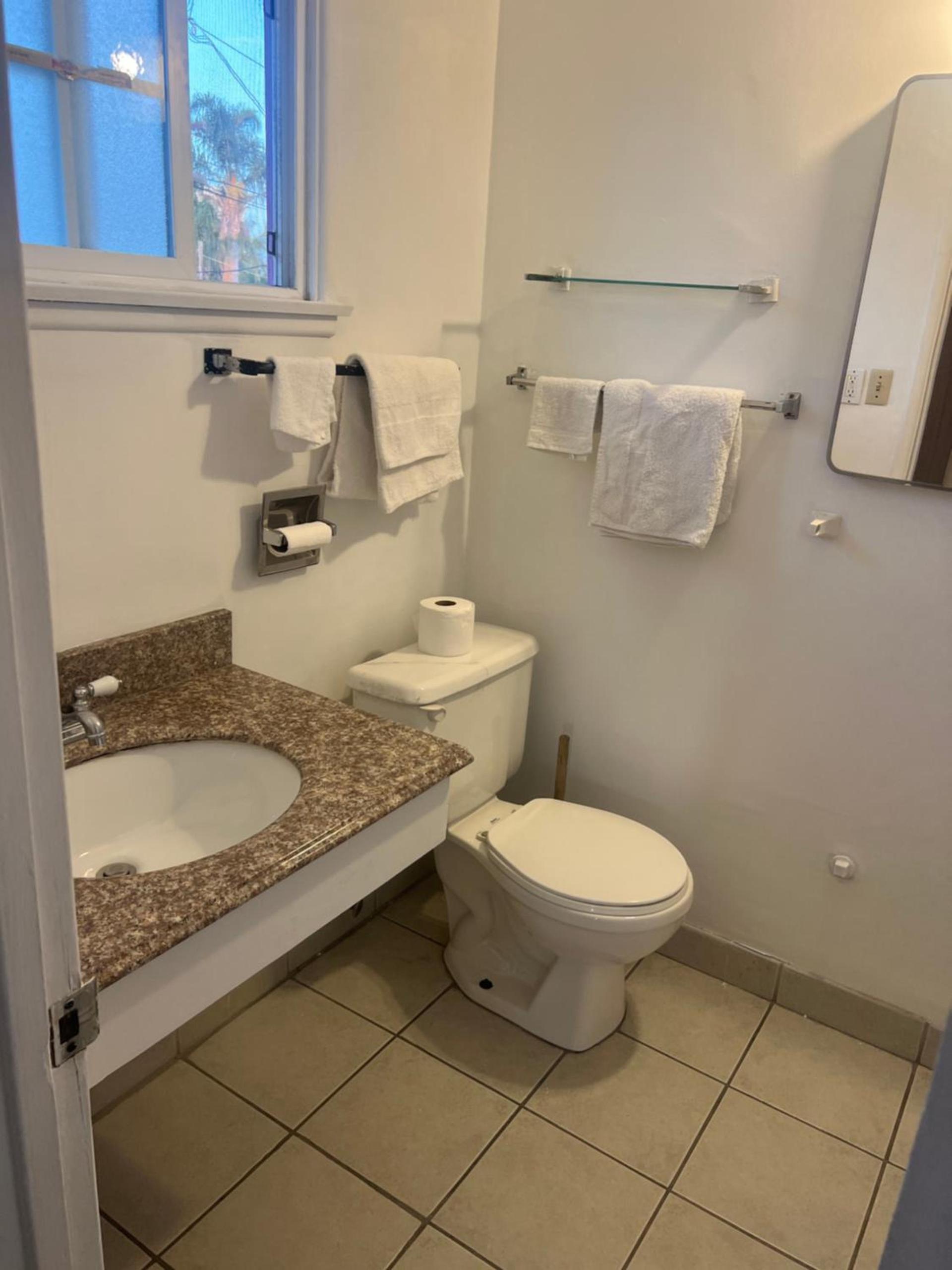 Silver Sands Motel photo 3
