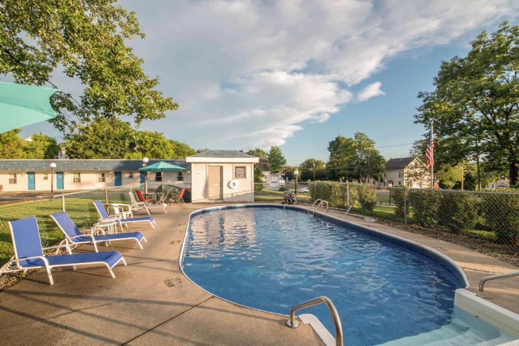 Rodeway Inn photo 2