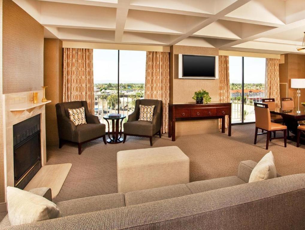 Sheraton Crescent Hotel photo 4