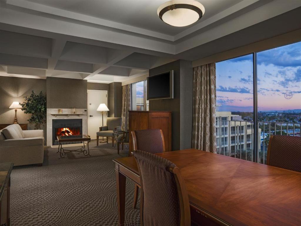Sheraton Crescent Hotel photo 5