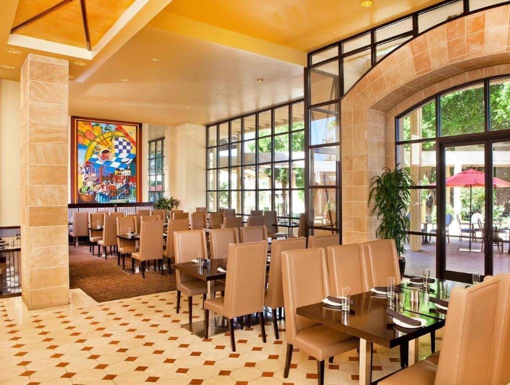 Sheraton Crescent Hotel photo 21