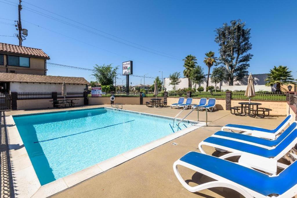 Sea Rock Inn - Los Angeles photo 2