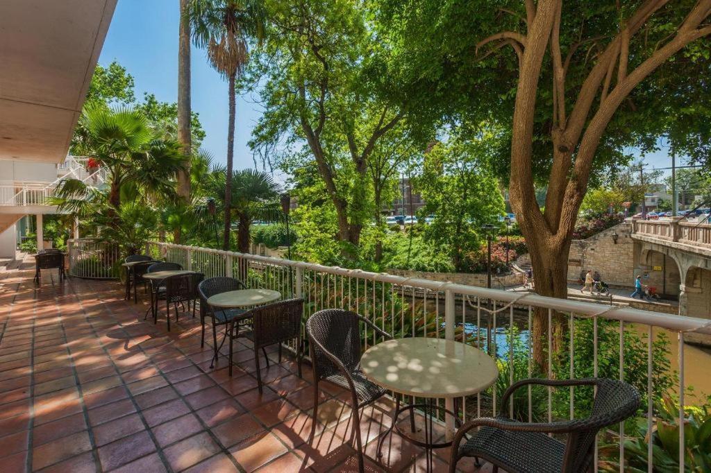 El Tropicano Riverwalk photo 25