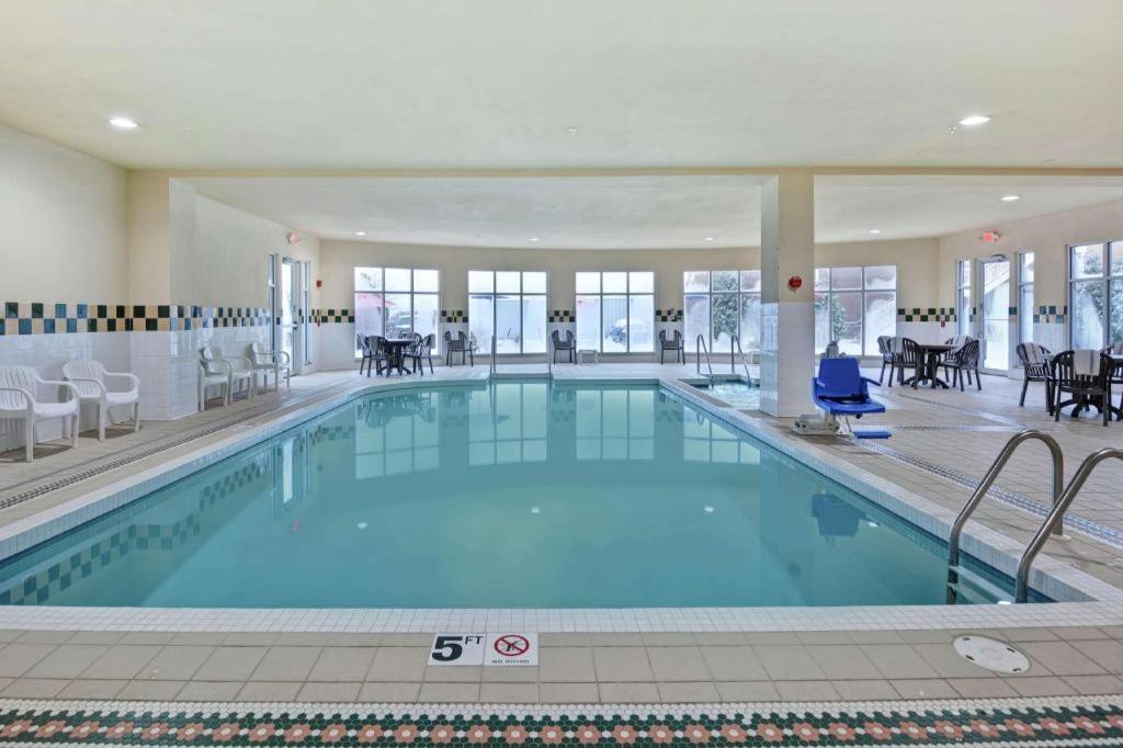Hilton Garden Inn Oshkosh photo 12