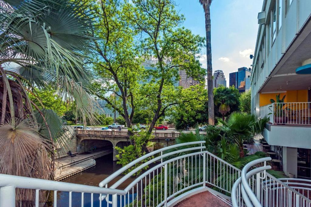 El Tropicano Riverwalk photo 13