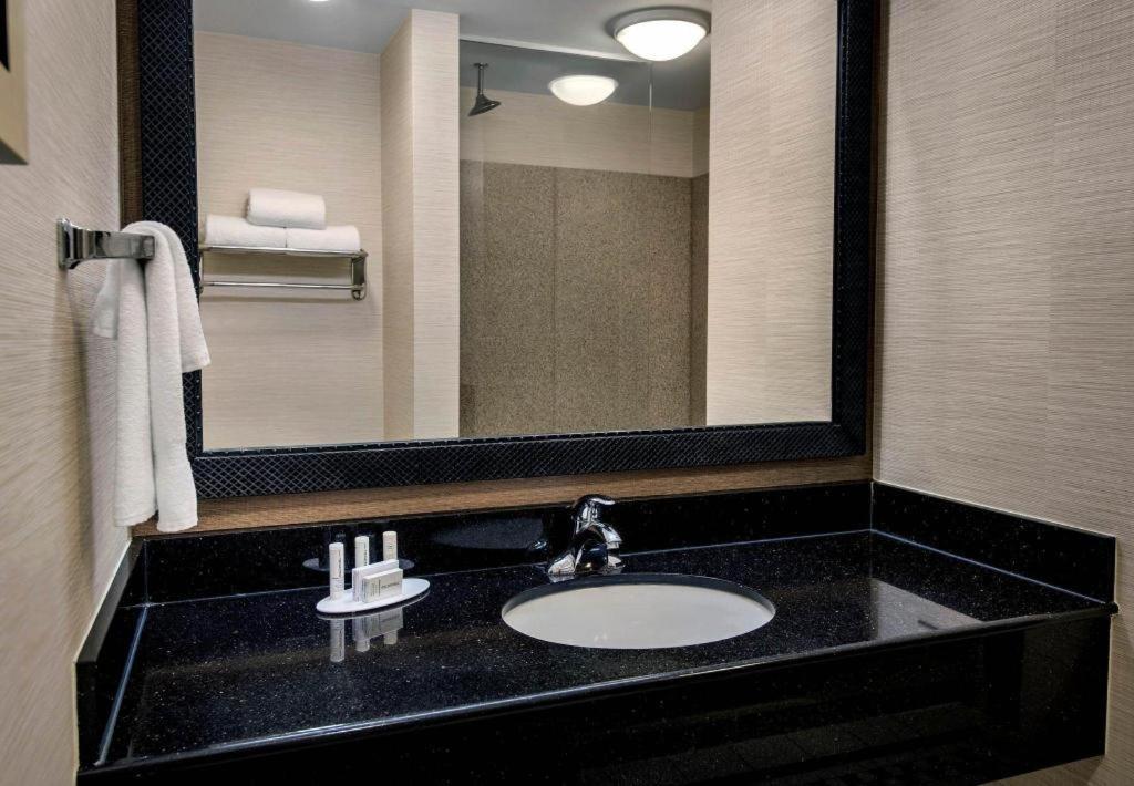 Fairfield Inn & Suites Baltimore Downtown/Inner Harbor photo 3