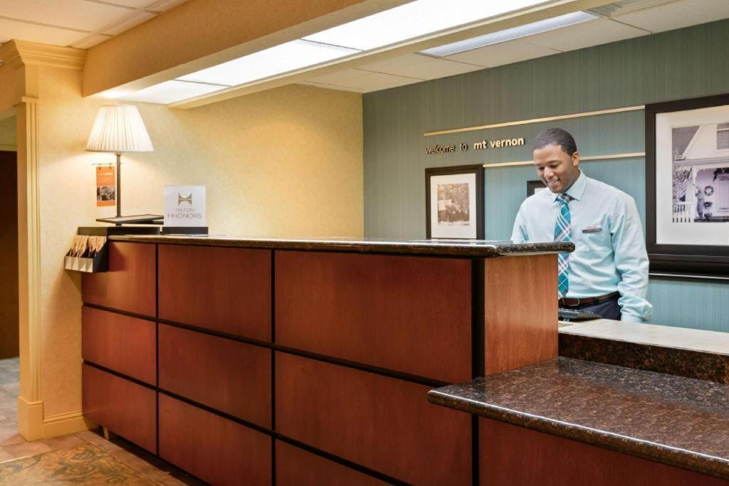 Hampton Inn Mount Vernon photo 8