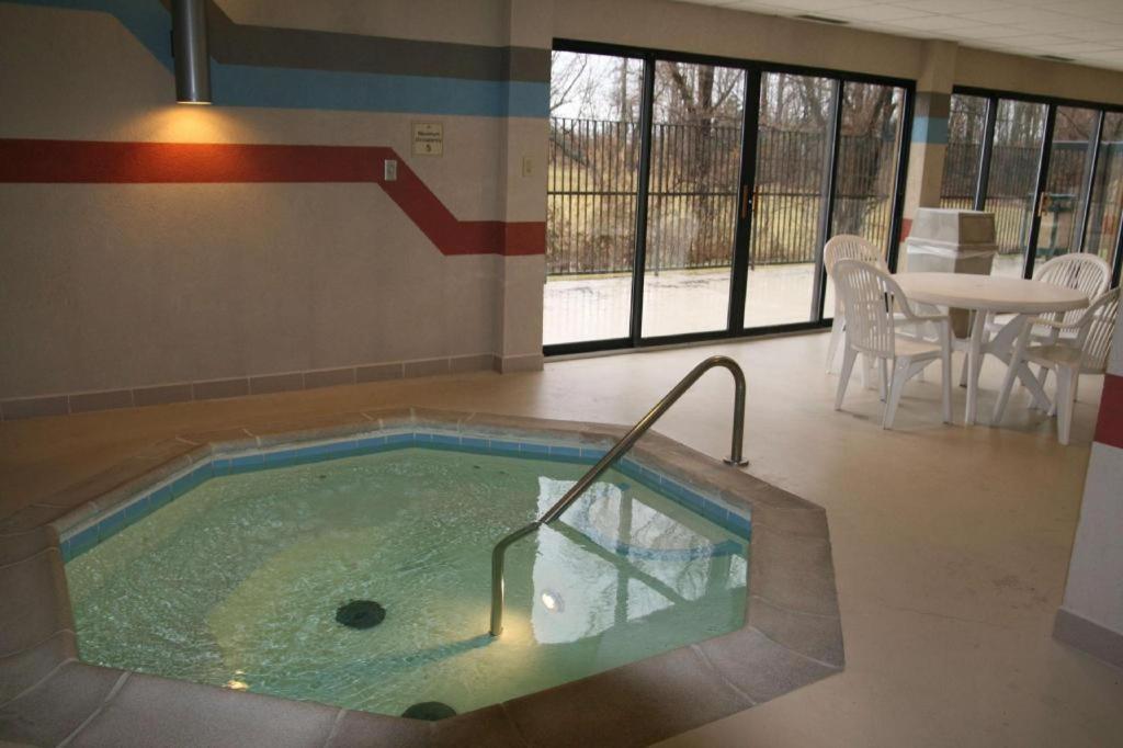 Hampton Inn Mount Vernon photo 6