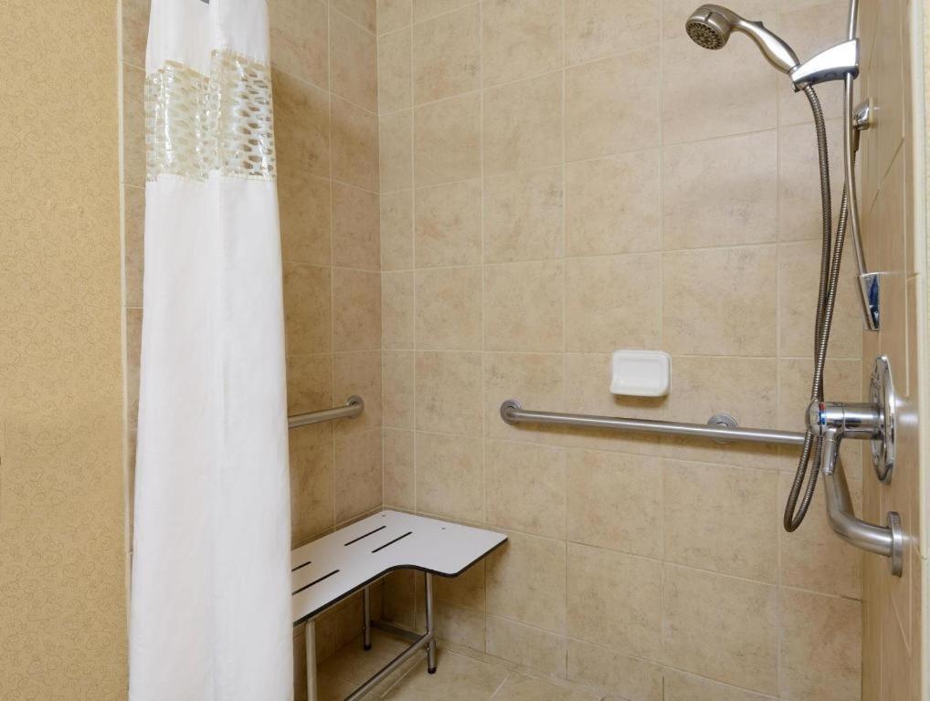 Hampton Inn Mount Vernon photo 9