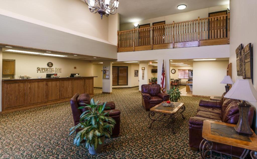 Supertel Inn And Conference Center photo 2