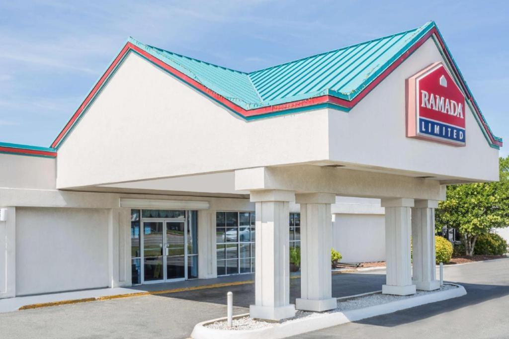 Ramada Limited Norfolk photo 1