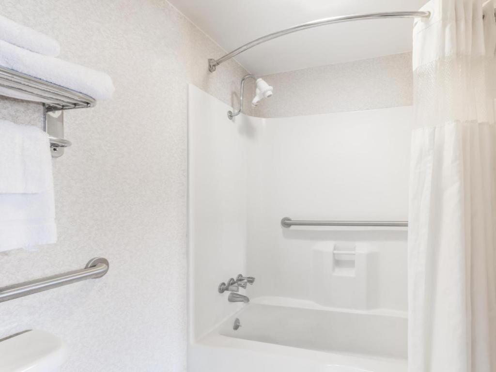 Ramada Limited Norfolk photo 7
