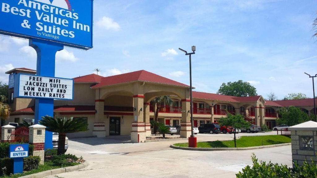 Americas Best Value Inn & Suites Houston NE photo 4