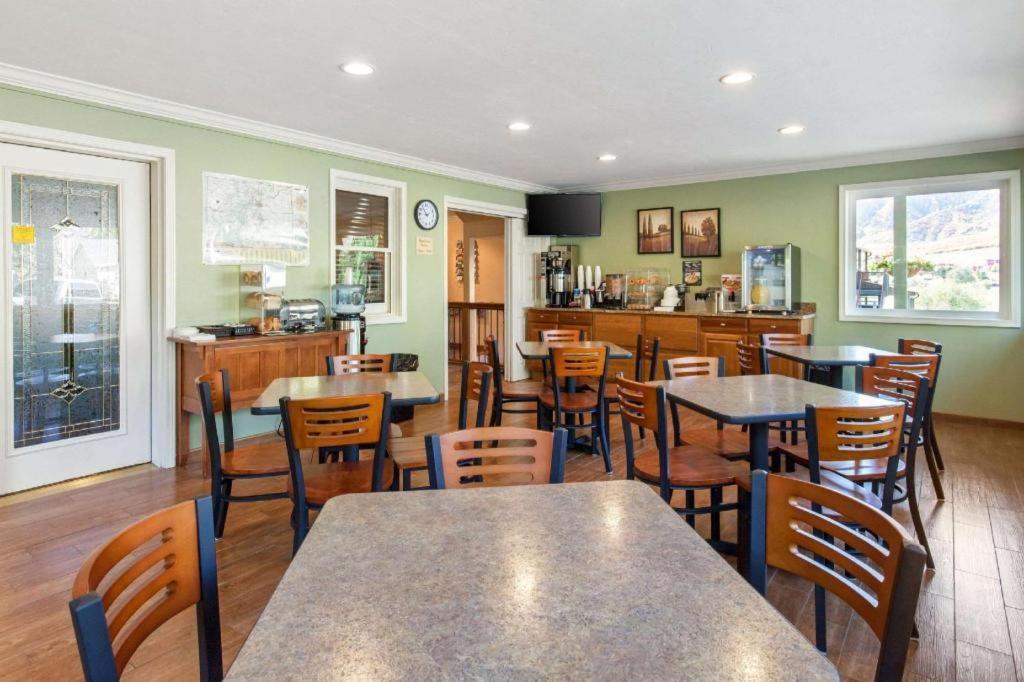 Rodeway Inn photo 3