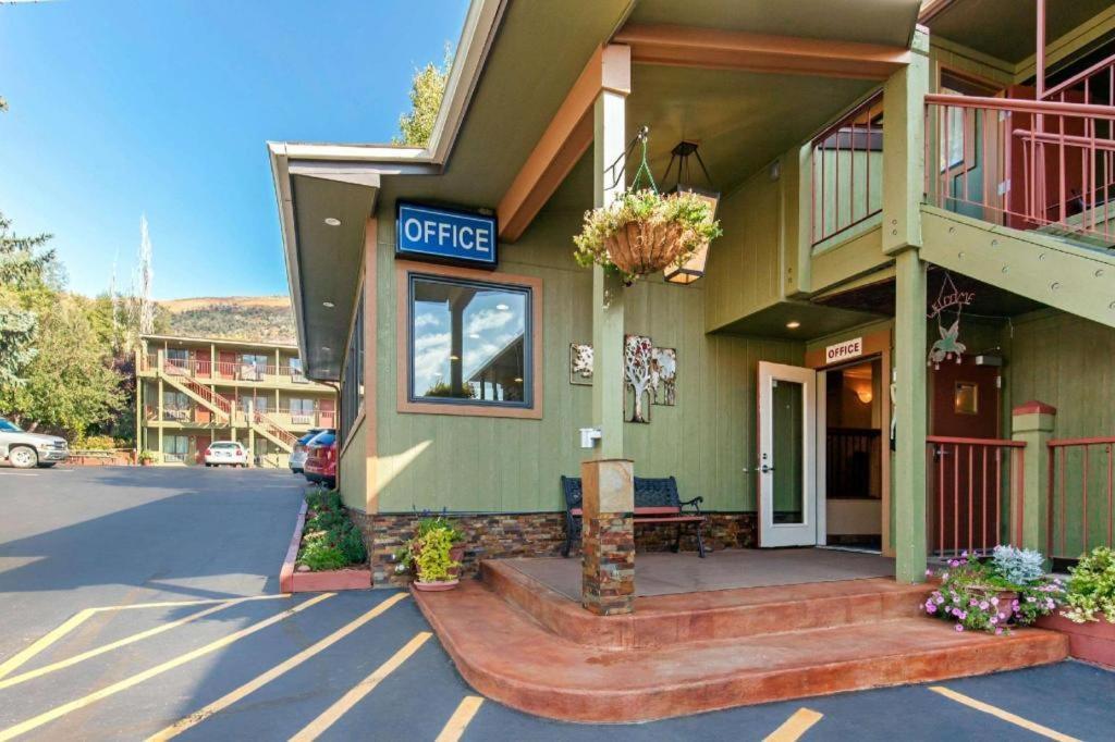 Rodeway Inn photo 4
