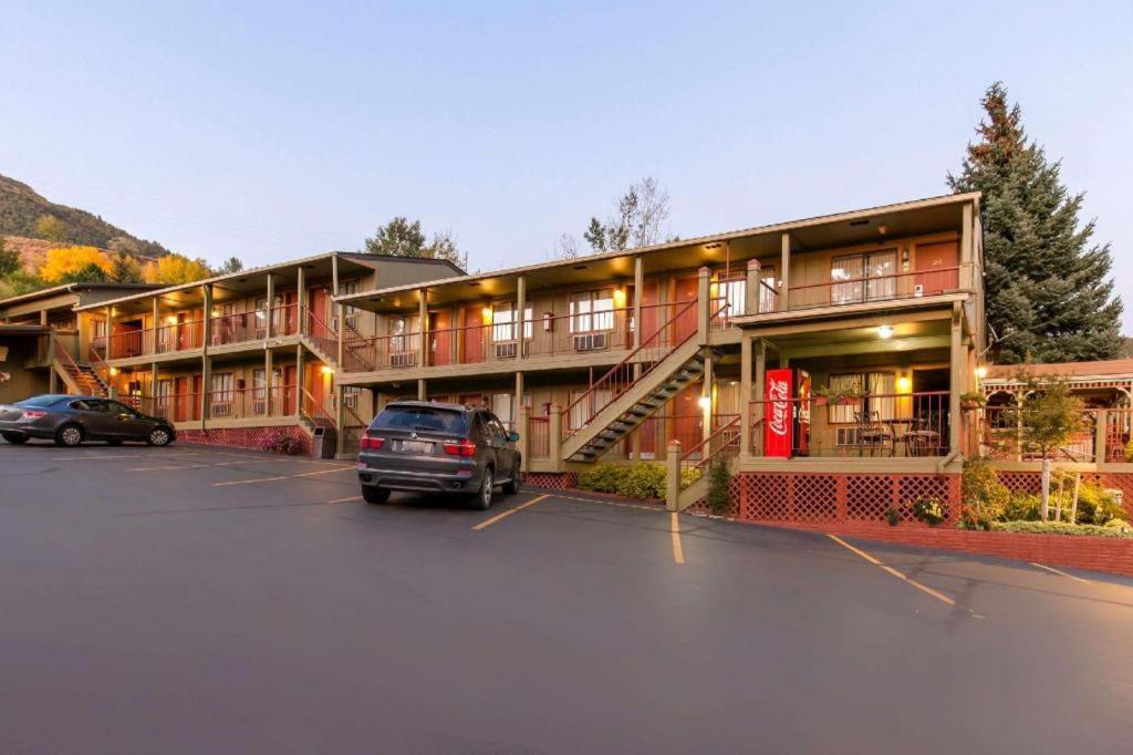 Rodeway Inn photo 5