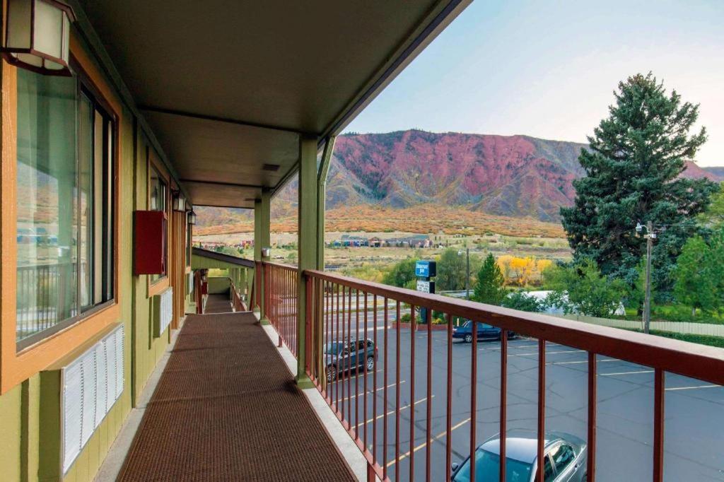 Rodeway Inn photo 7