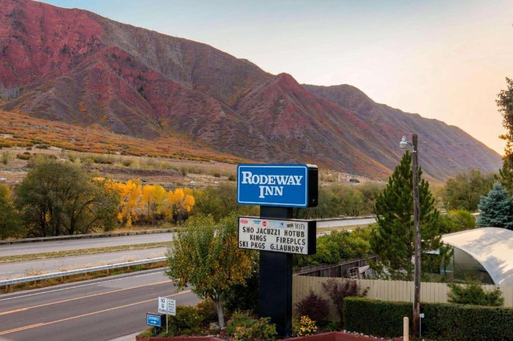 Rodeway Inn photo 8