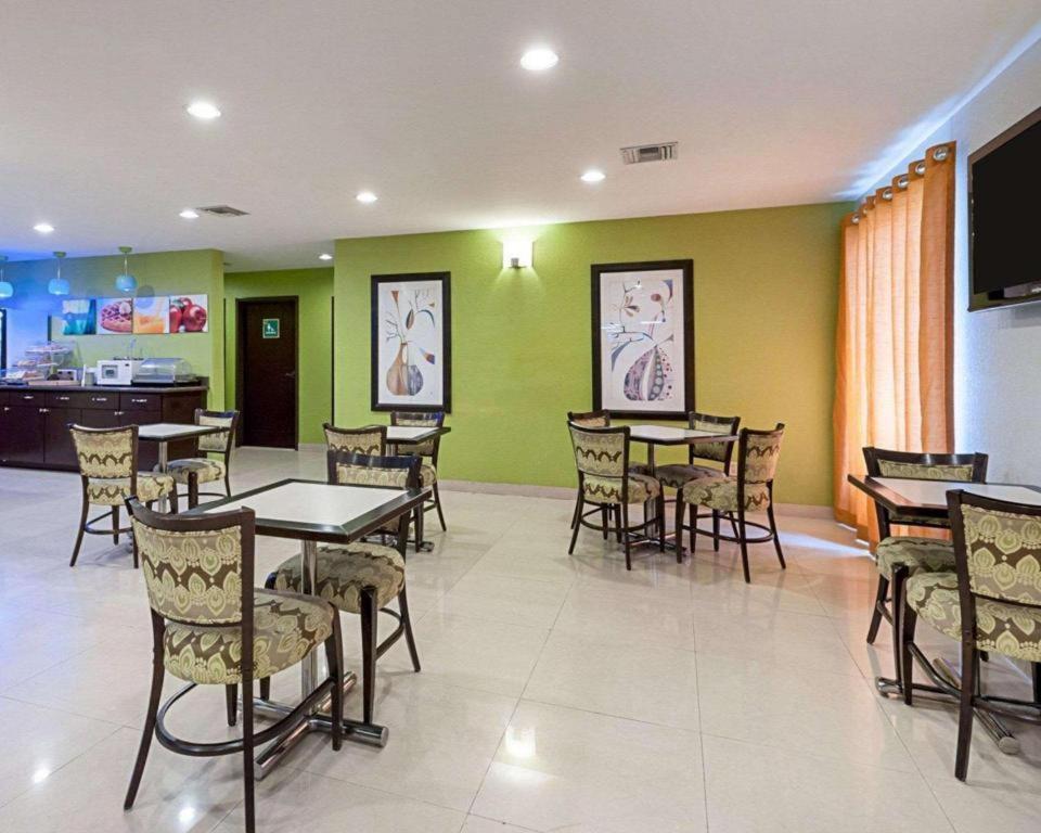 Quality Suites photo 3