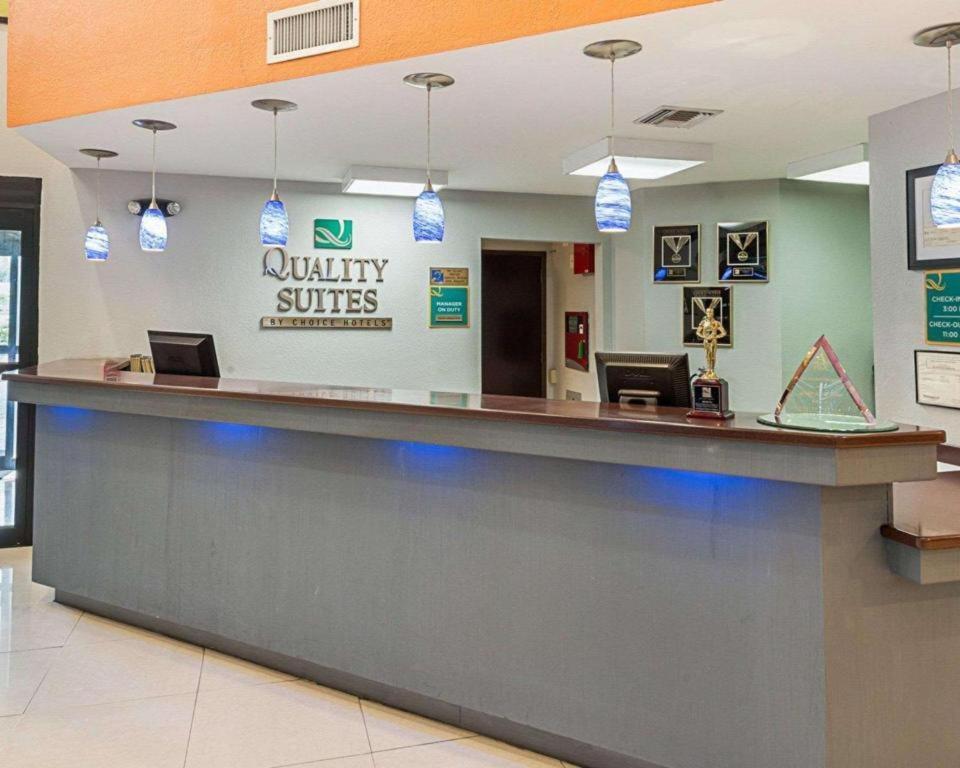 Quality Suites photo 13
