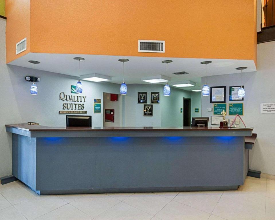 Quality Suites photo 14