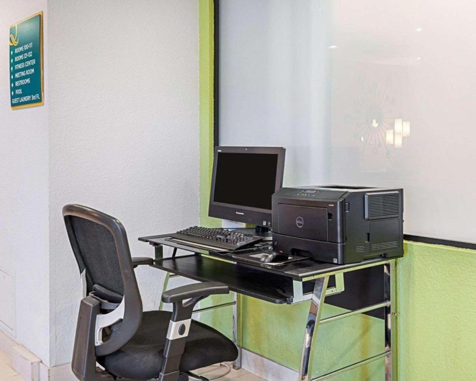 Quality Suites photo 16