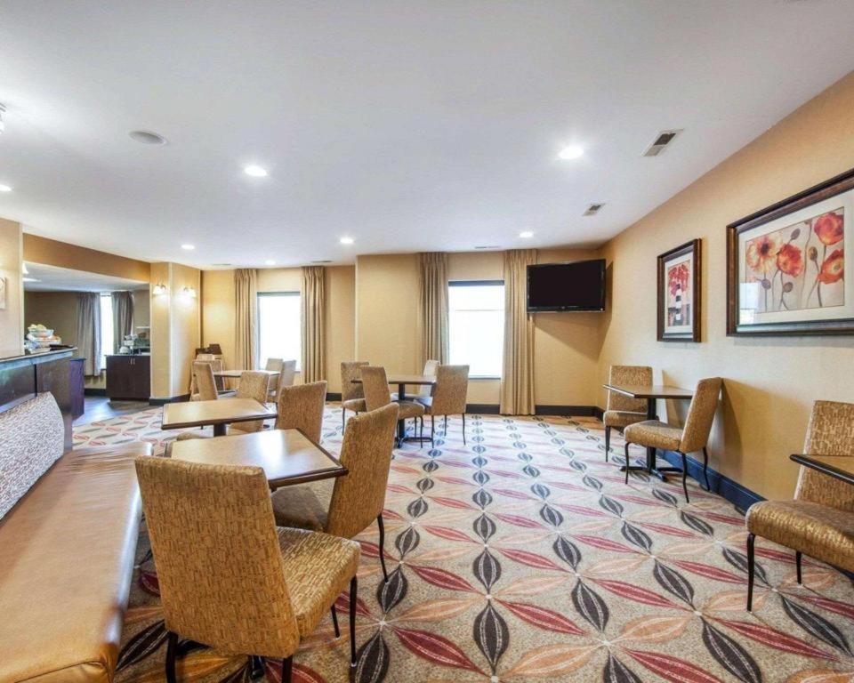 Comfort Suites photo 4