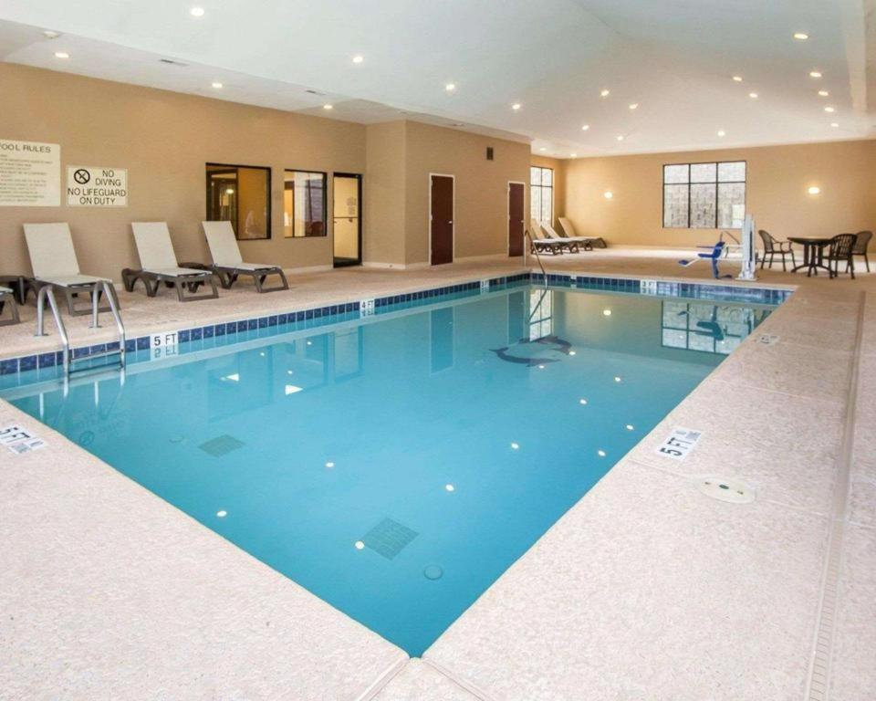 Comfort Suites photo 2