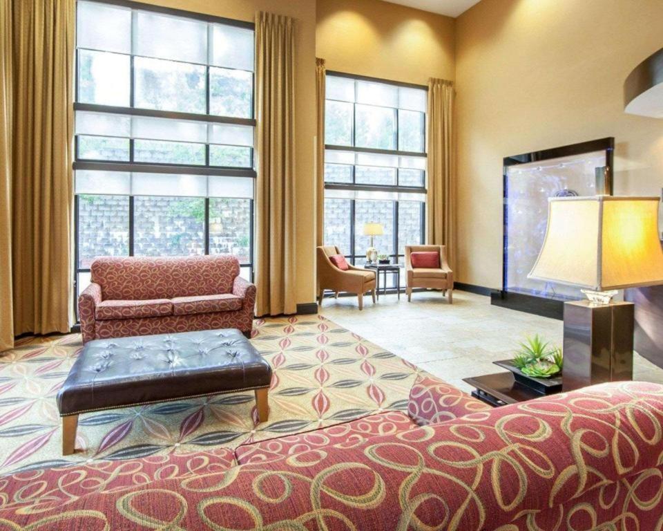 Comfort Suites photo 8